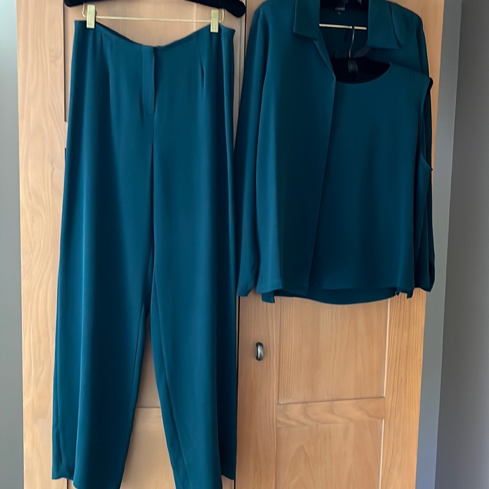 Eileen Fisher size S 3 piece pantsuit w sleeveless cami & button shirt 97% silk